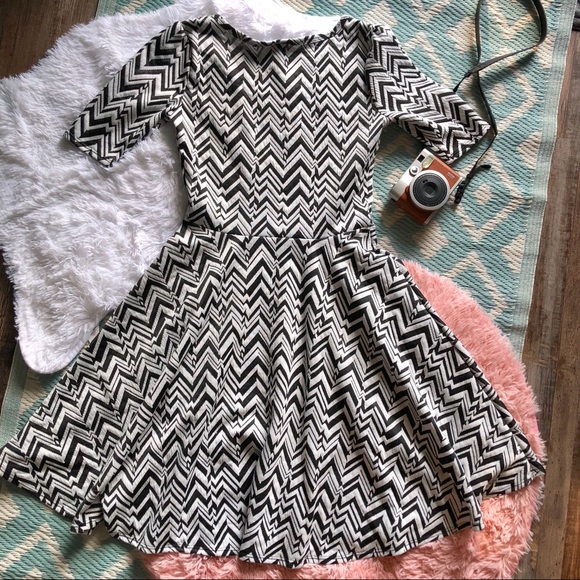 LuLaRoe Nicole A-Line Chevron Dress - Picture 2 of 4